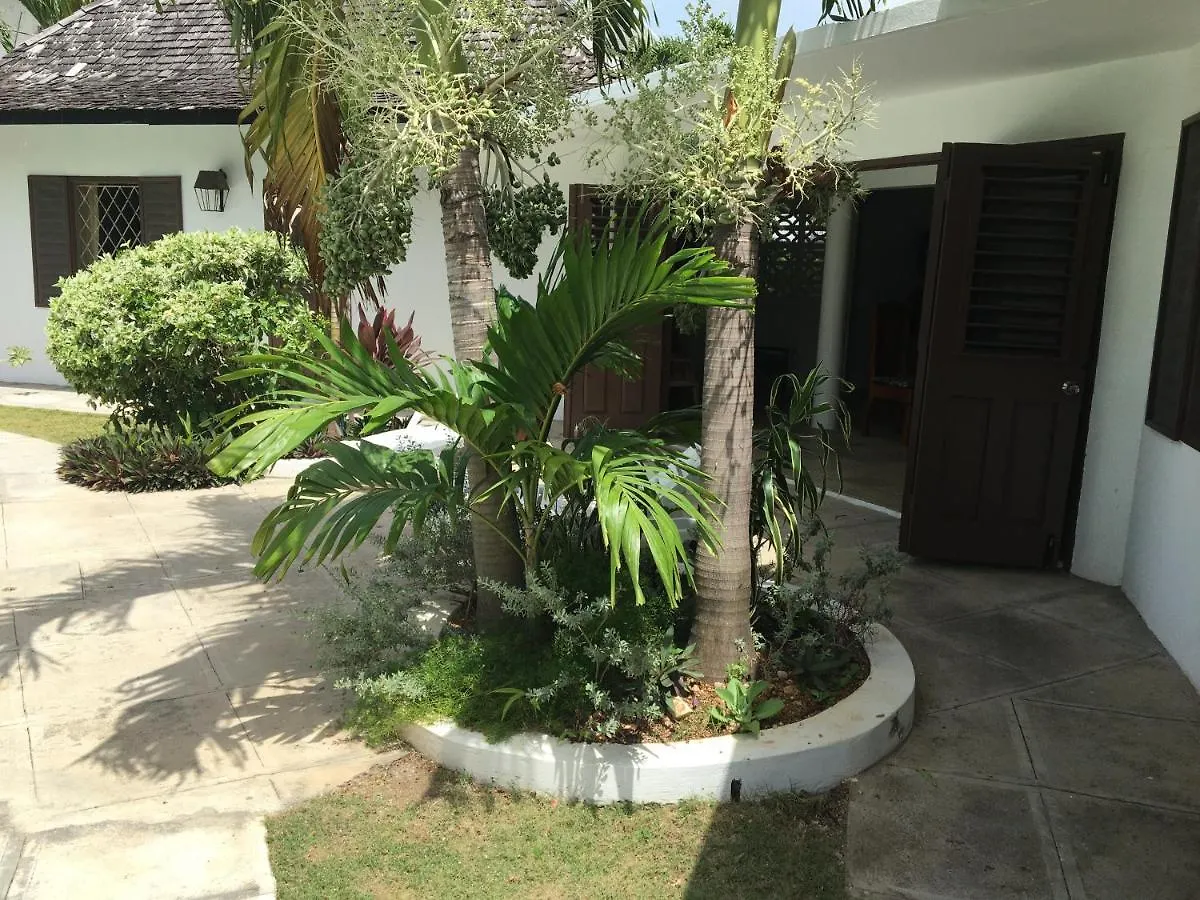 Reef Winds Villa Runaway Bay