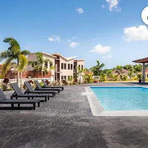  Holiday home Luxurious Royale- 5 Min Drive To Jamaica