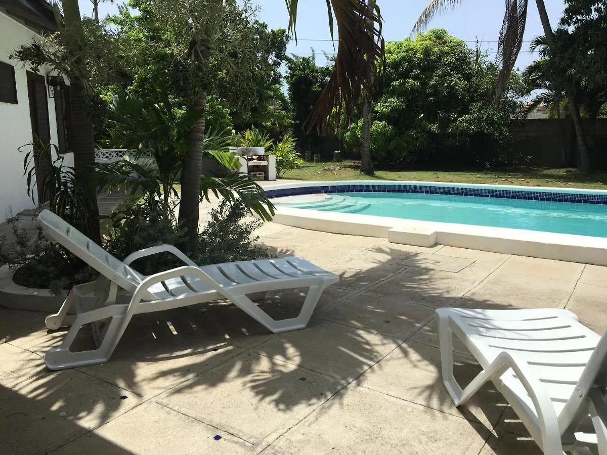 רנאוויי ביי Reef Winds Villa
