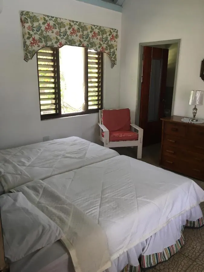 רנאוויי ביי Reef Winds Villa