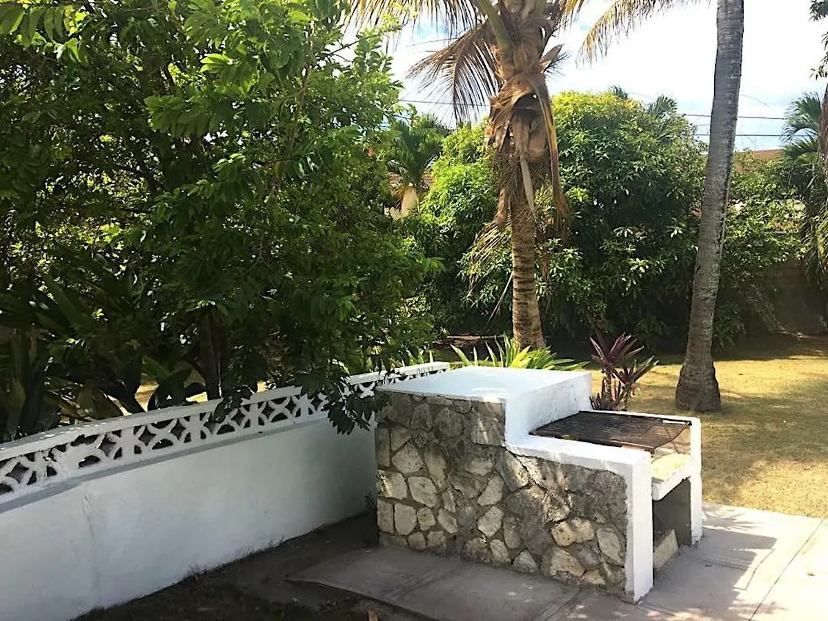 רנאוויי ביי Reef Winds Villa